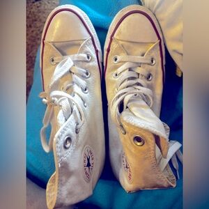 White converses size women’s 6 and mens size 4
